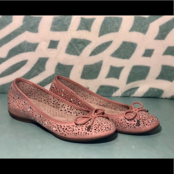 Cliffs by White Mountain Myriam Flats - Picture 2 of 8